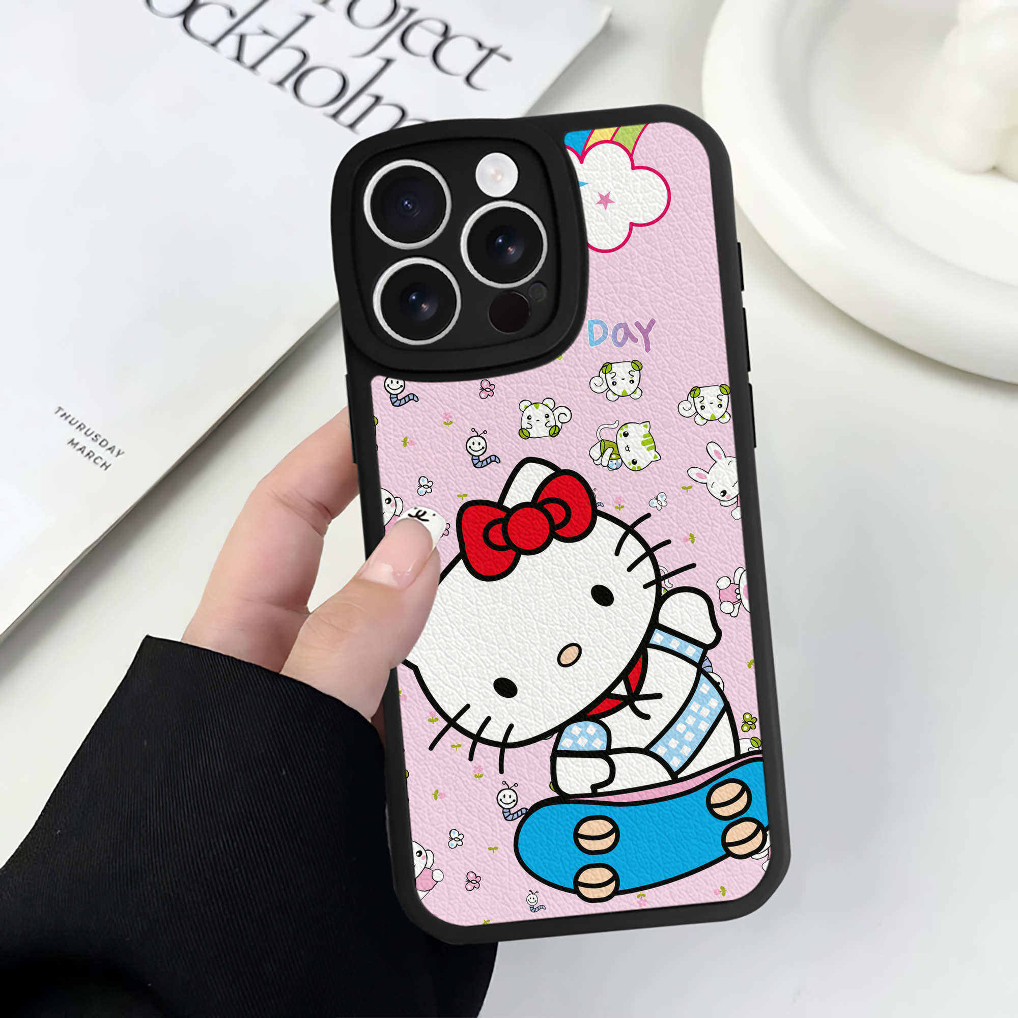 （画像用） Hello Kitty ハローキティ 【iPhone 16シリーズ対応】シリコンスマホケース（レザー調） 材質：シリコン